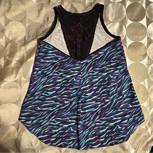 ivivva Roaming Tiger Train With Strength Tank - Picture 3 of 8